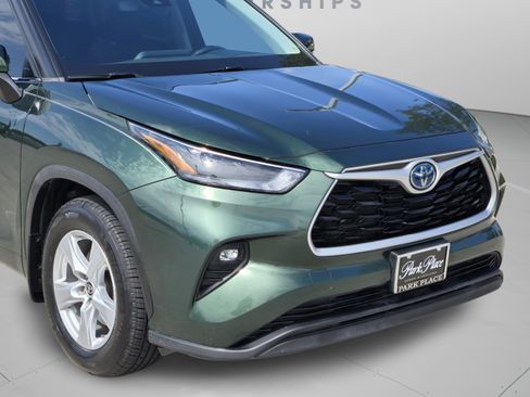 Used 2023 Toyota Highlander LE FWD image 34