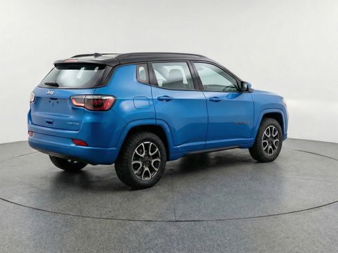Used 2025 Jeep Compass Trailhawk AWD/4WD image 9