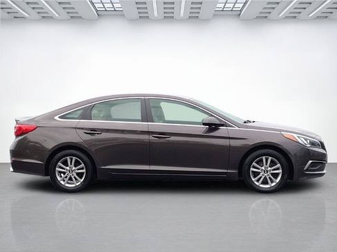 Used 2017 Hyundai Sonata SE w/ Cargo Package FWD image 2