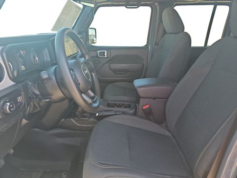 Used 2025 Jeep Gladiator Sport AWD/4WD image 10
