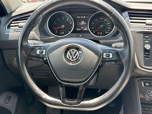Used 2018 Volkswagen Tiguan SEL AWD/4WD image 26