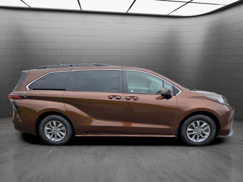 Used 2022 Toyota Sienna LE image 8