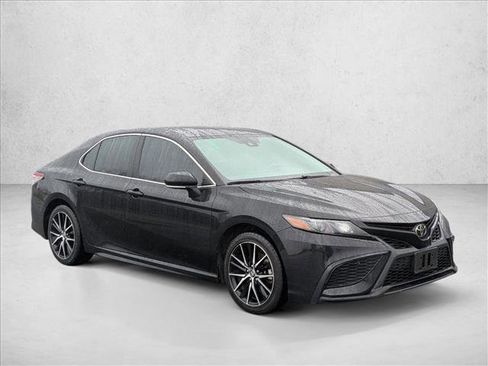 Certified 2021 Toyota Camry SE w/ Cold Weather Package image 3