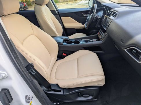 Used 2017 Jaguar F-PACE Premium image 9