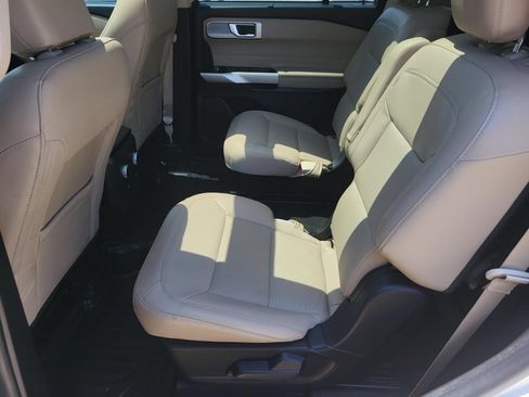 Used 2022 Ford Explorer Limited w/ Equipment Group 301A AWD/4WD image 14
