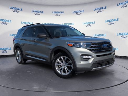 Used 2020 Ford Explorer XLT w/ Equipment Group 202A image 2