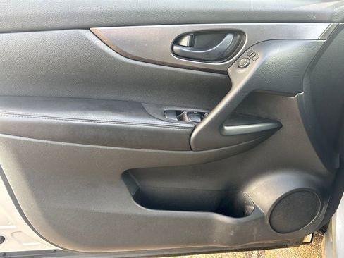 Used 2021 Nissan Rogue Sport S image 6