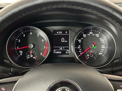 Used 2018 Volkswagen Passat 2.0T R-Line w/ R-Line Lighting Package image 11