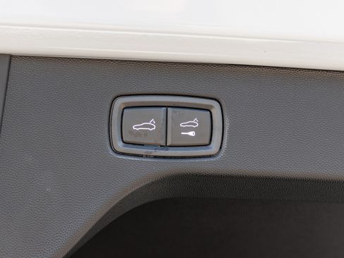 Used 2025 Porsche Macan Turbo Electric AWD/4WD image 29