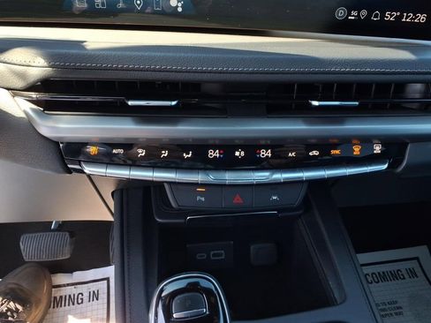 Used 2025 Cadillac XT4 Premium Luxury image 15