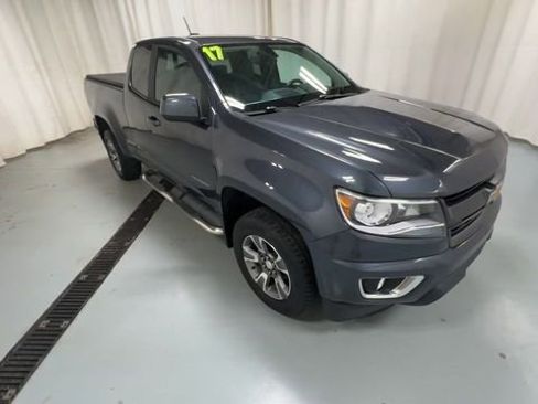 Used 2017 Chevrolet Colorado Z71 AWD/4WD image 2