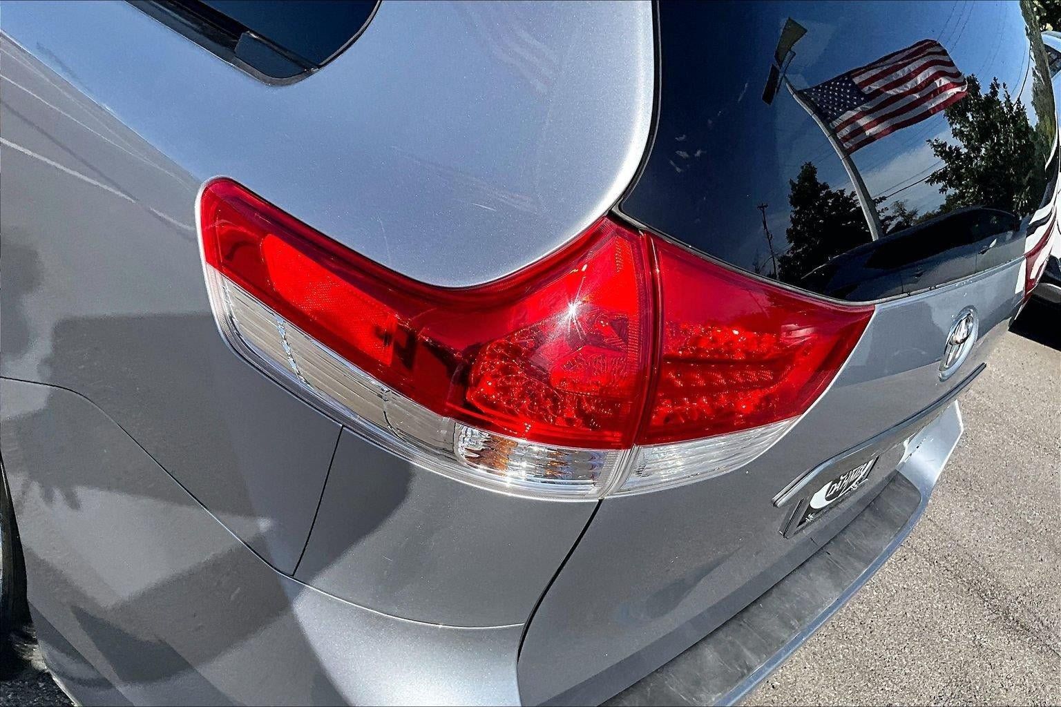 Used 2012 Toyota Sienna XLE w/ Entertainment Pkg AWD/4WD image 26