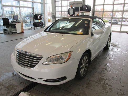Used 2012 Chrysler 200 Touring image 3