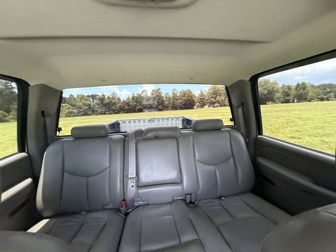 Used 2006 Chevrolet Silverado 2500 LT w/ Heavy-Duty Power Package AWD/4WD image 15