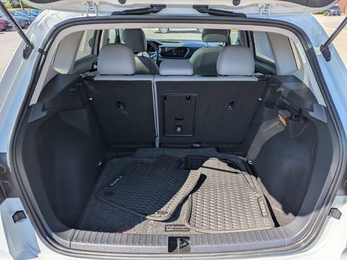 Used 2023 Volkswagen Taos SE w/ Panoramic Sunroof Package FWD image 13