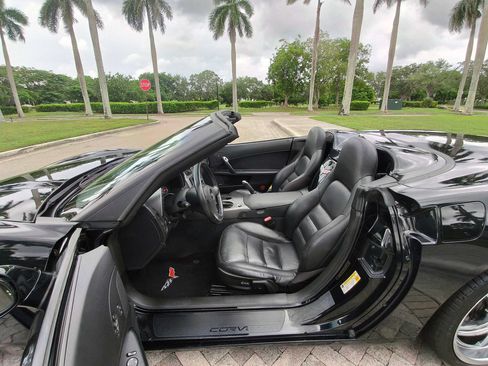 Used 2006 Chevrolet Corvette Convertible w/ Preferred Equipment Group RWD image 5
