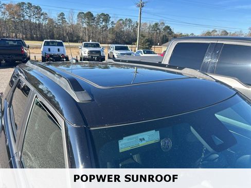 Used 2021 Chevrolet TrailBlazer RS w/ Sun and Liftgate Package image 7