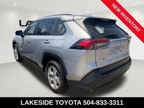 Used 2019 Toyota RAV4 XLE w/ Convenience Package image 3