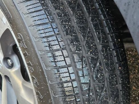 Used 2020 Jeep Cherokee Limited w/ Technology Group image 13