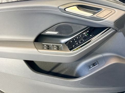 New 2025 Audi A6 e-tron Premium Plus image 15