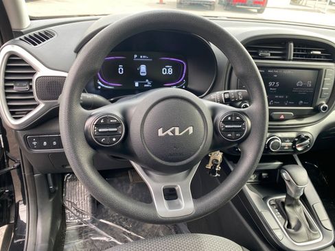 Used 2025 Kia Soul LX w/ LX Technology Package image 25