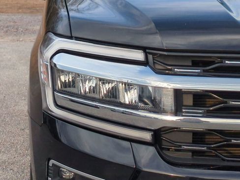 Used 2024 Ford Expedition Limited image 10