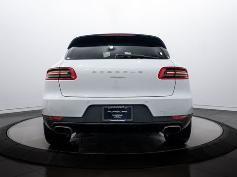 Certified 2018 Porsche Macan image 6