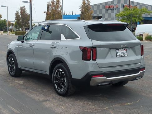 Used 2025 Kia Sorento S w/ Panoramic Sunroof Package FWD image 8