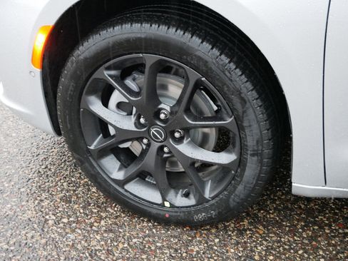 New 2026 Chrysler Pacifica Select w/ S Appearance Package image 5