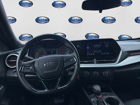 Used 2025 Chevrolet Trax RS w/ Driver Confidence Package FWD image 14