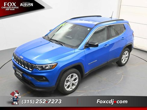 Used 2024 Jeep Compass Latitude w/ Convenience Group image 25