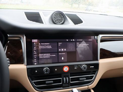 New 2026 Porsche Macan image 23