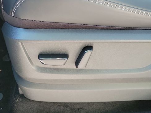 New 2026 Nissan Armada SV image 30