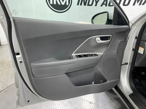Used 2019 Kia Niro LX FWD image 13