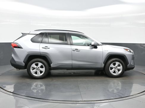 Used 2021 Toyota RAV4 XLE AWD/4WD image 7