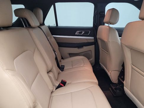 Used 2017 Ford Explorer XLT w/ Equipment Group 202A FWD image 19