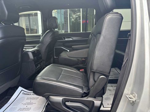 Used 2024 Jeep Wagoneer Series II AWD/4WD image 15