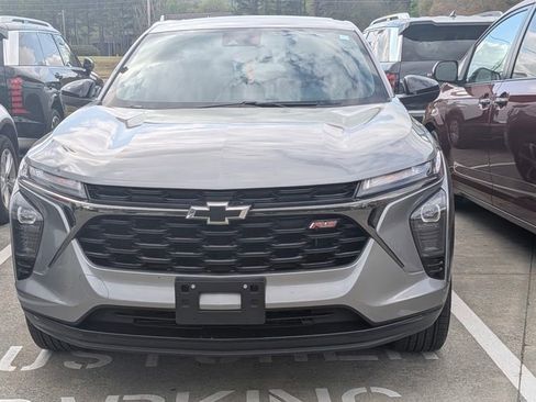 Used 2024 Chevrolet Trax RS image 1