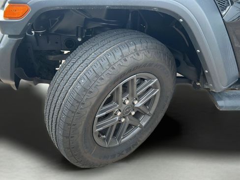 Used 2024 Jeep Wrangler Unlimited Sport AWD/4WD image 29