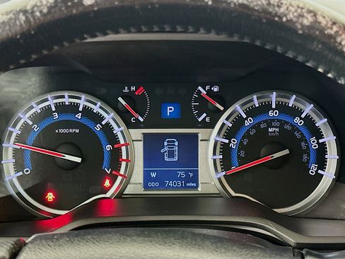 Used 2016 Toyota 4Runner Limited image 18