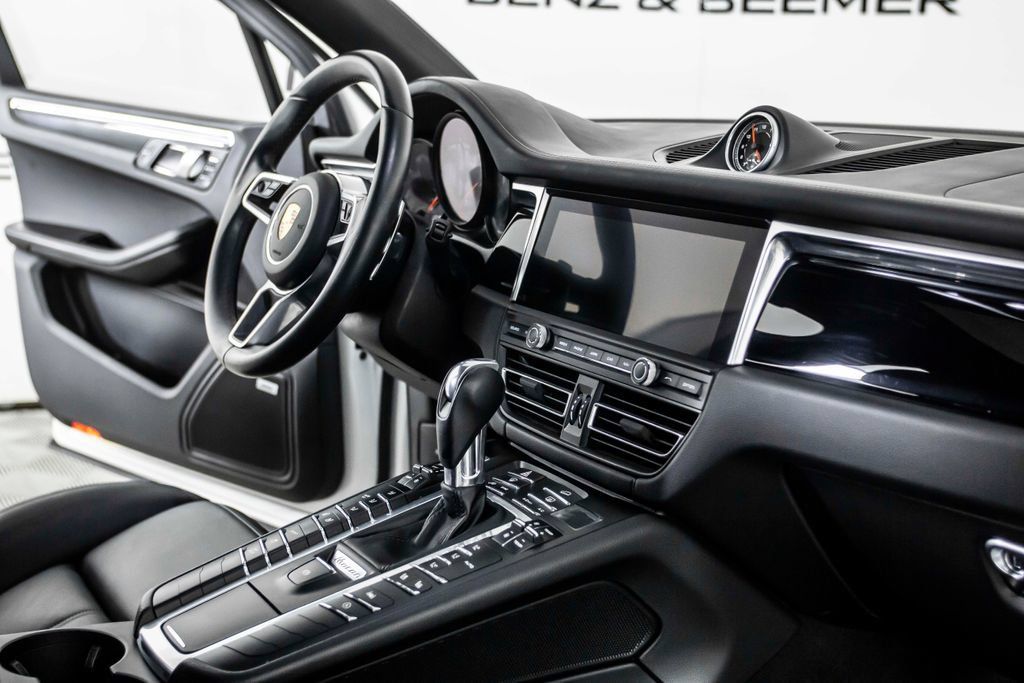 Used 2020 Porsche Macan AWD/4WD image 27