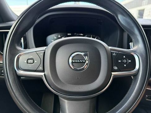 Used 2021 Volvo XC60 T5 Momentum w/ Protection Package Premier FWD image 29