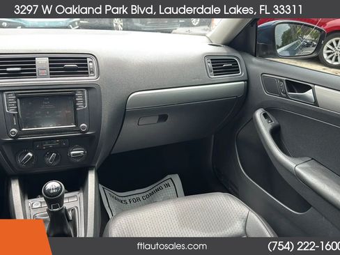 Used 2017 Volkswagen Jetta SE FWD image 29