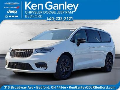 New 2026 Chrysler Pacifica Limited w/ S Appearance Package