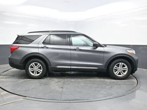 Used 2021 Ford Explorer XLT AWD/4WD image 9