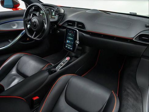 Used 2023 McLaren Artura image 39