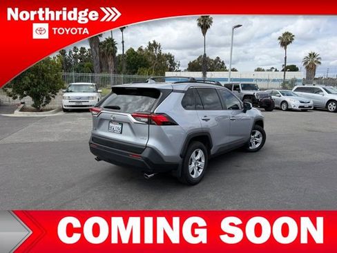 Used 2019 Toyota RAV4 XLE w/ Convenience Package FWD image 4