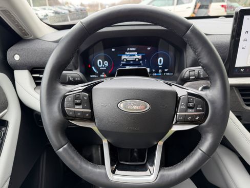 Certified 2025 Ford Explorer Platinum w/ LUX Leather Package image 29