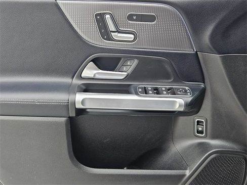 Used 2020 Mercedes-Benz GLB 250 4MATIC image 23