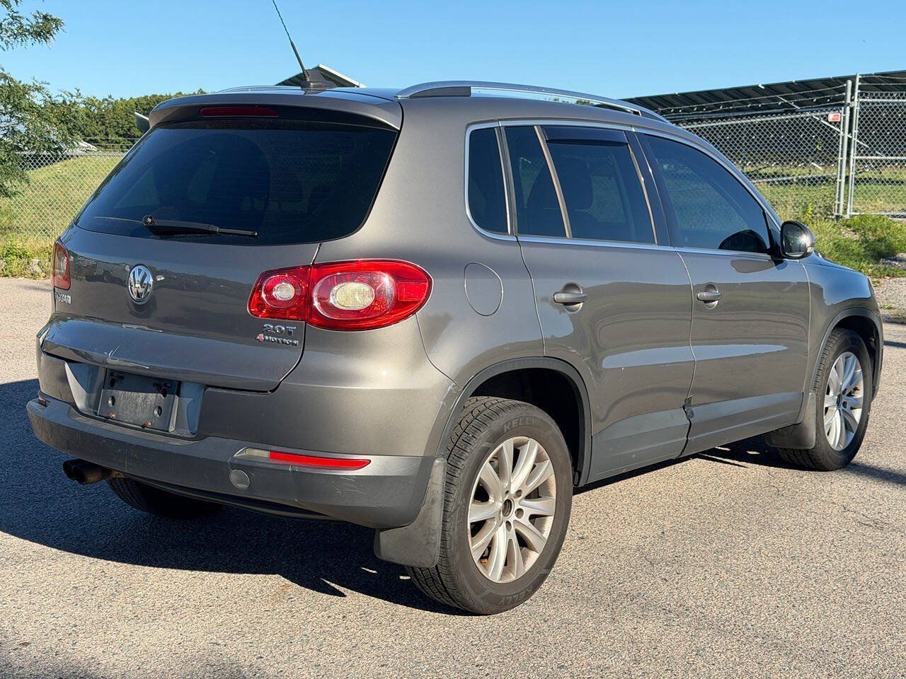 Used 2009 Volkswagen Tiguan SE AWD/4WD image 5